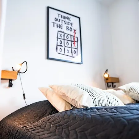 1 Bedroom - Zentral - Business - Wifi - Kueche - Netflix - Parkhaus Apartment *